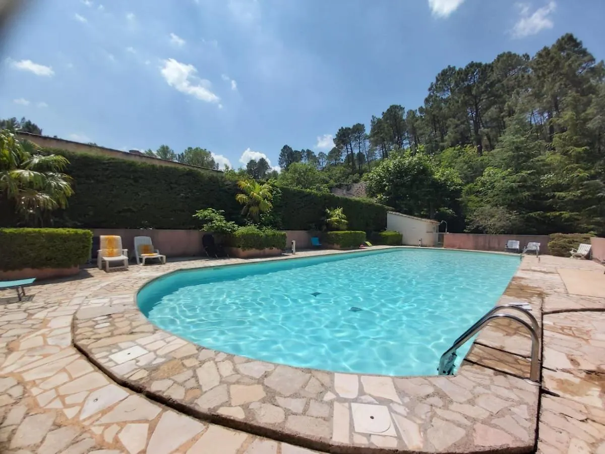 superbe appartement en résidence avec piscine dans le Luberon au pied du colorado provencal Rustrel 0*,