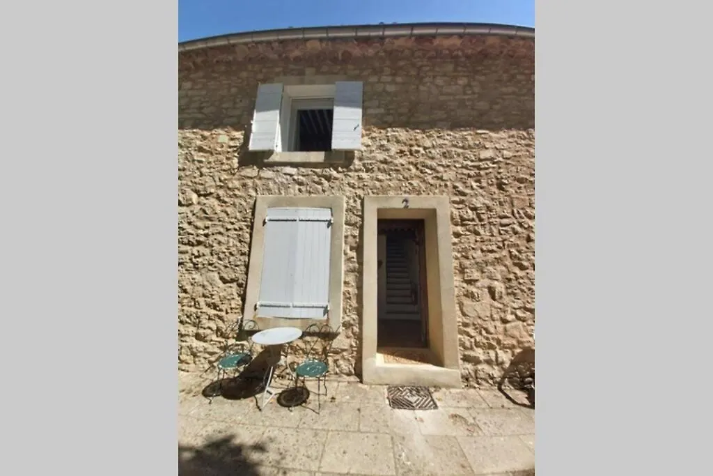 superbe appartement en résidence avec piscine dans le Luberon au pied du colorado provencal Rustrel