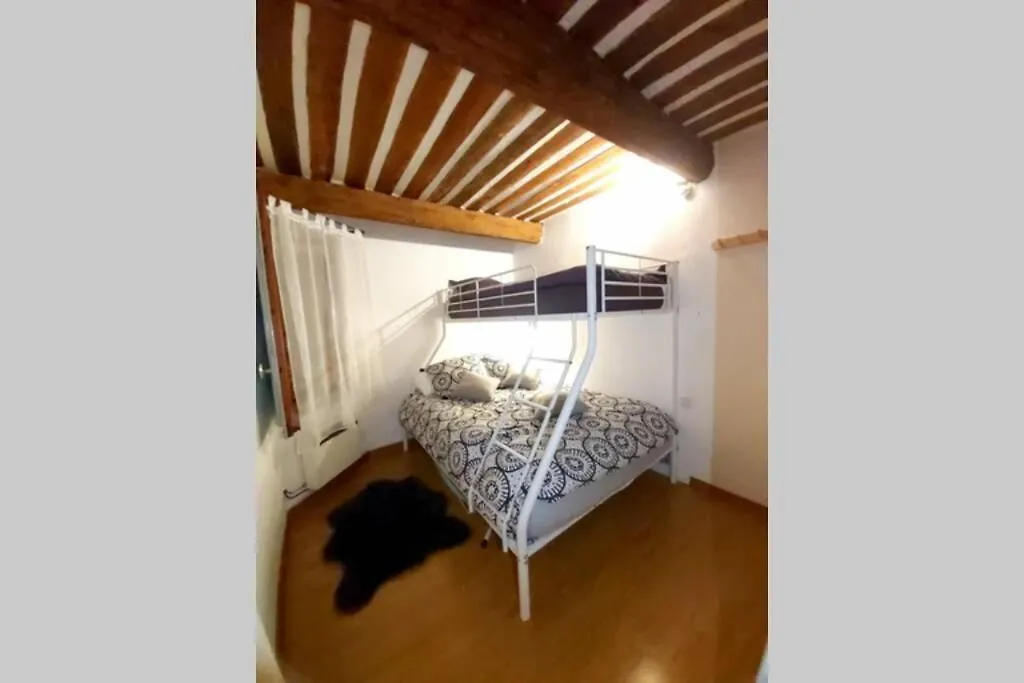 superbe appartement en résidence avec piscine dans le Luberon au pied du colorado provencal Rustrel 0*,  France
