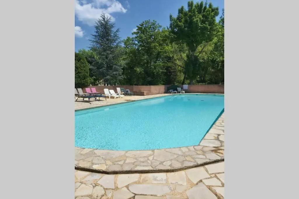 superbe appartement en résidence avec piscine dans le Luberon au pied du colorado provencal Rustrel